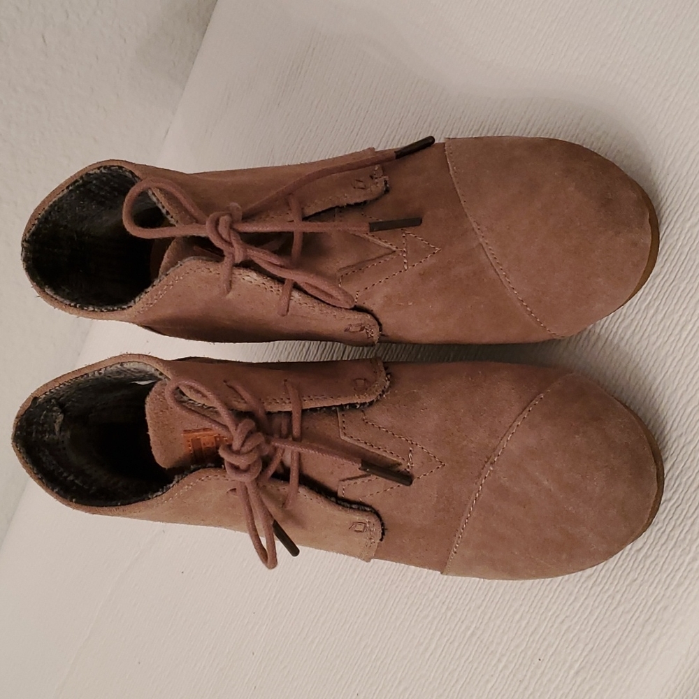 Toms Suede wedges Booties Size 7.5